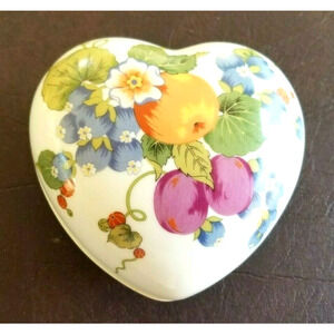 Esteè Lauder Mountain Garden Porcelain Heart Shaped Trinket Dish Vintage 5x3.5"
